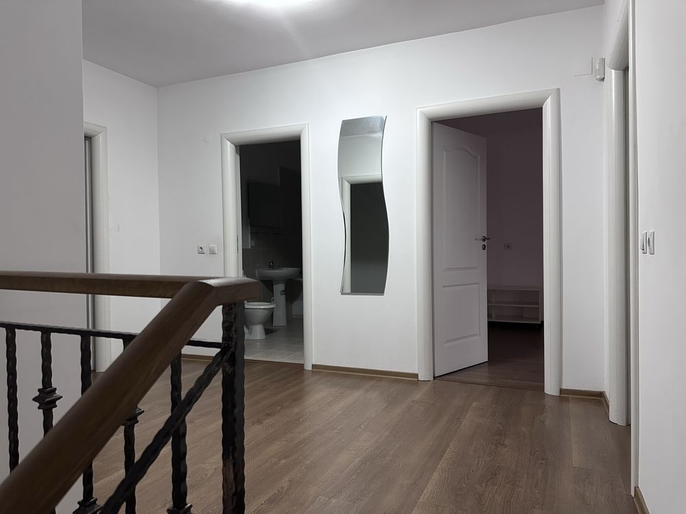 Proprietar Inchiriez vila 4