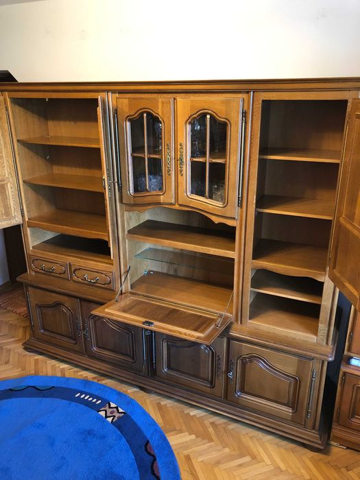 Doua biblioteci din lemn, stil clasic, solide, stare buna, poze reale