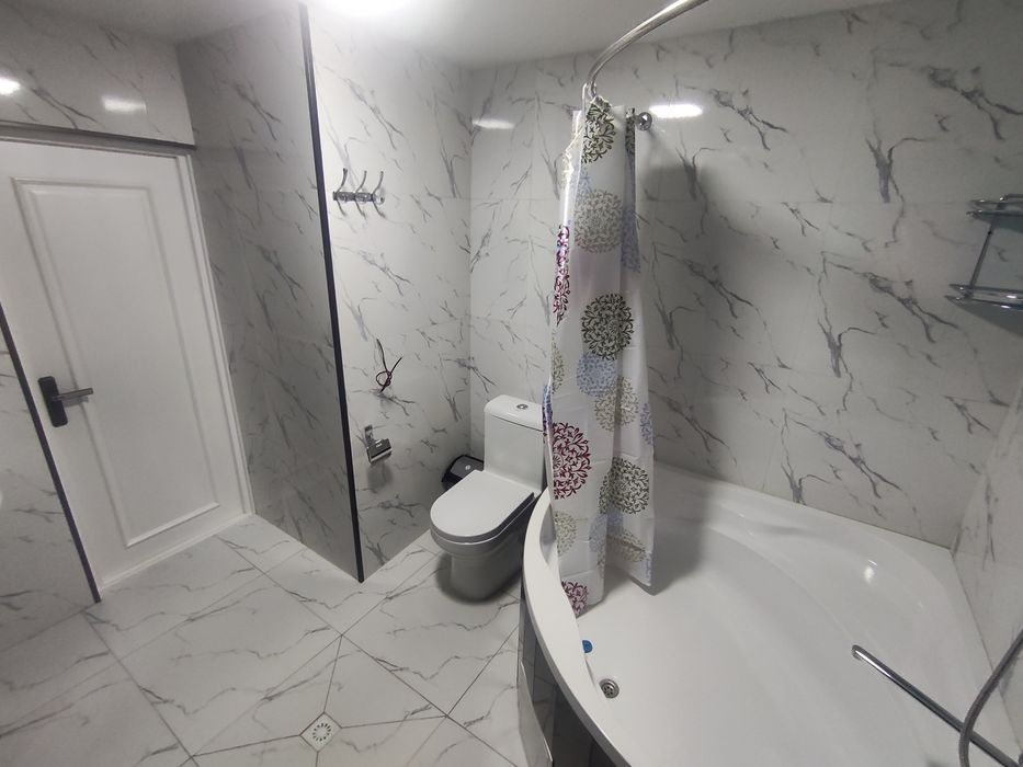 Фаргона шахар Фрунзе массивда 3 хонали квартира ижарага берилади.