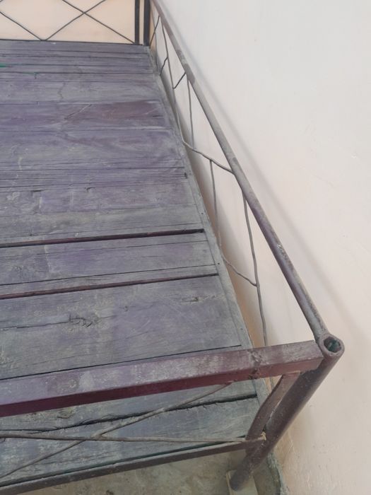 Тапчан ва стул сотилади