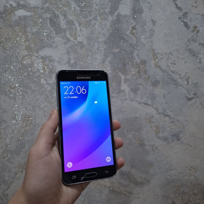 Продам Самсунг J3 2016 8 ГБ
