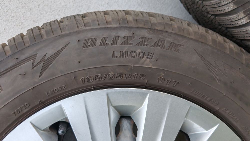 Jante de tablă 195 65 15 cu anvelope iarnă Bridgestone Blizzak