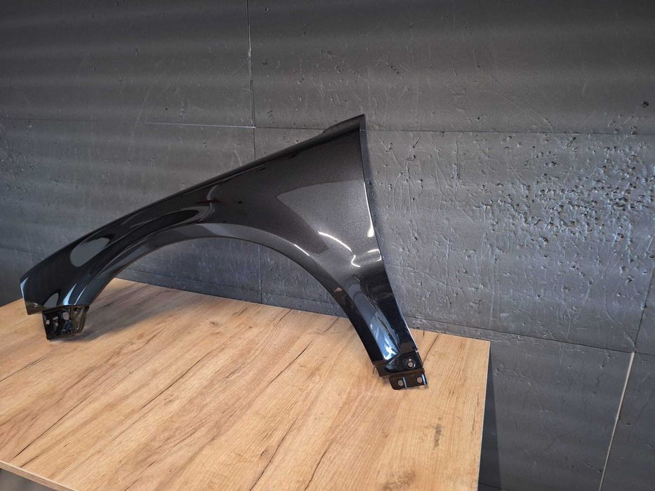 Aripa Fata Stanga VW Passat B5.5 An 2003-2005 (LC9Z (Negru))