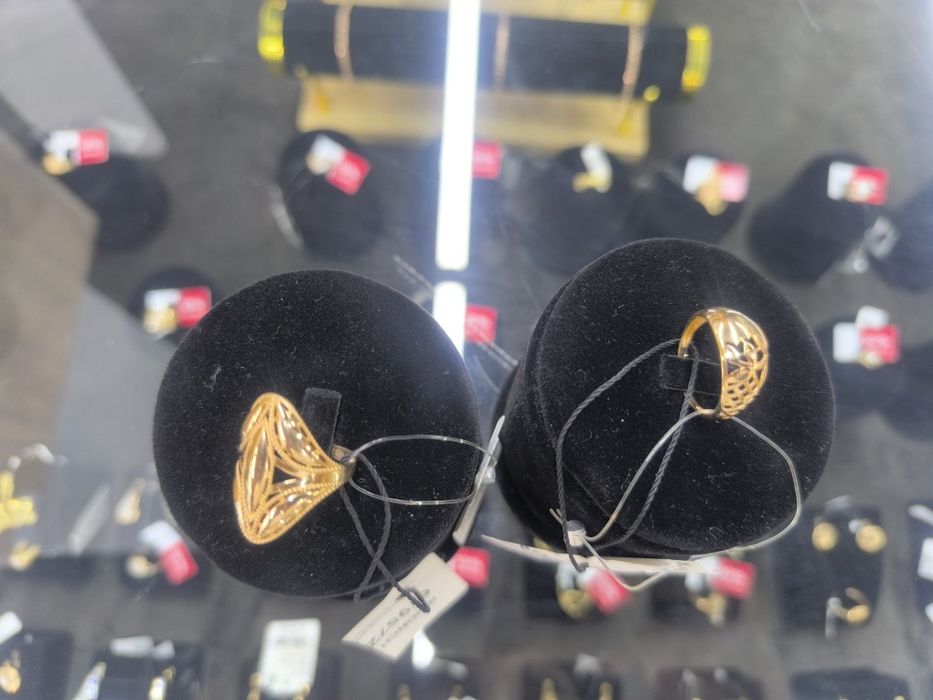 Tilla uzuklar Sotiladi