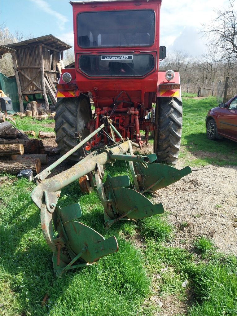 Vând tractor UTB 650