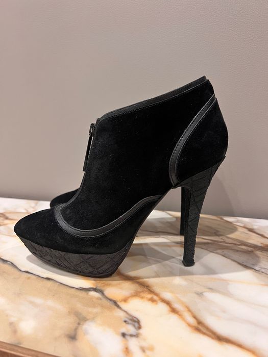 botine scurte Burberry negre , pilele intoarsa mar 38.5;