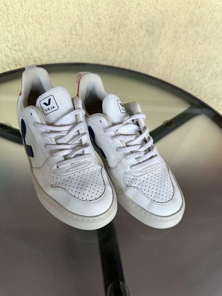 Veja white cobalt pekin 35.5
