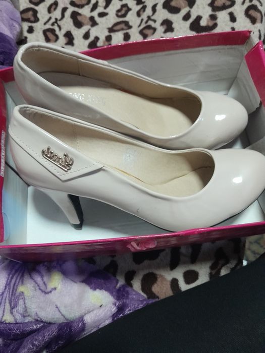 Pantofi Noi de vânzare