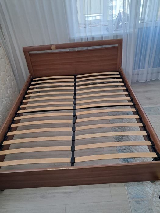 Продам кровать с матрасом