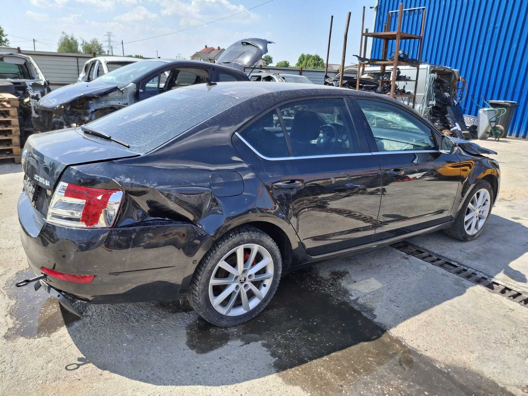 Usa dreapta fata culoare LF9R 5E0831052 Skoda Octavia III