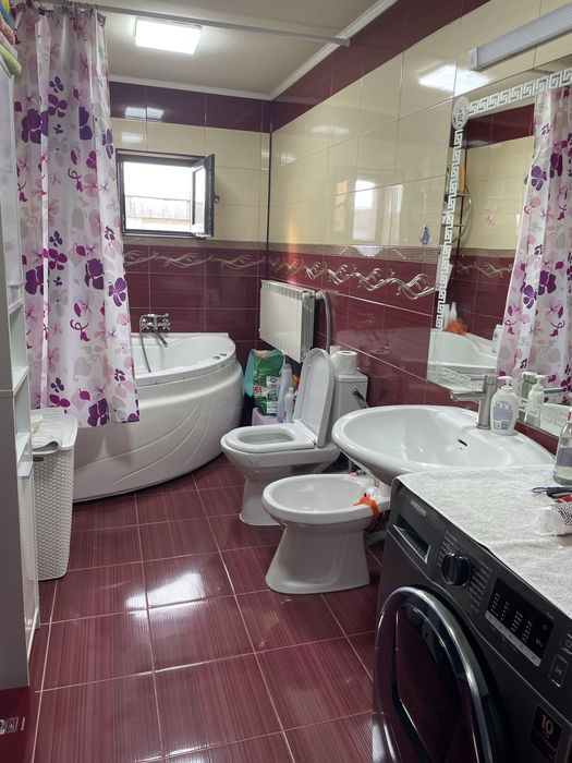 Vind apartament 2 dormitoare + livin open . Urgent