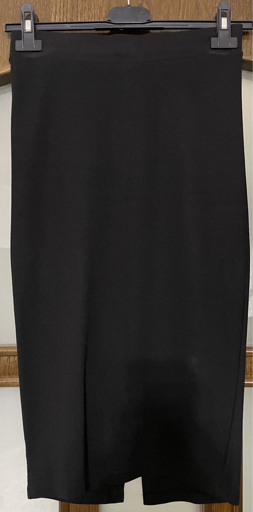 Fusta midi Stradivarius neagra