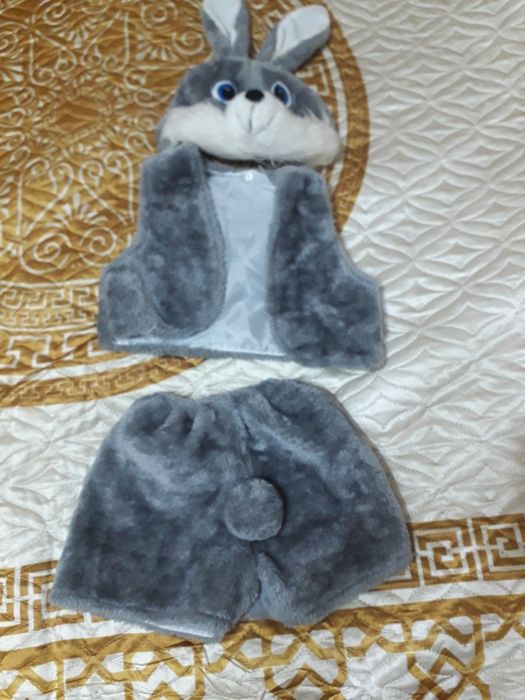 Продам детский новогодний костюм зайчика б/у