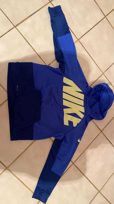 Продавам син свеж цвят суитчър Нике / Nike само за 29.99 лв