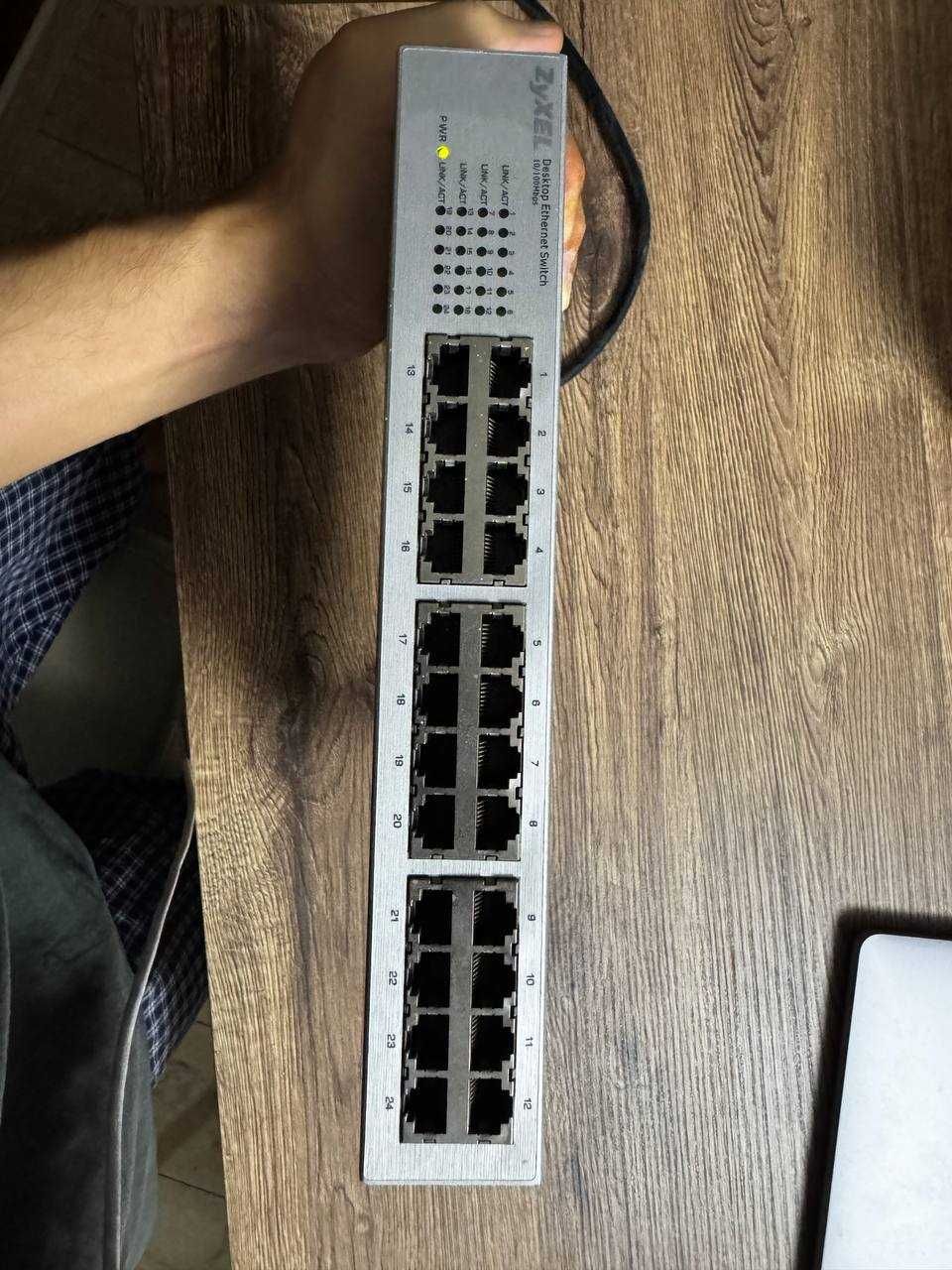 Свич (хаб) zyxel ES-124p