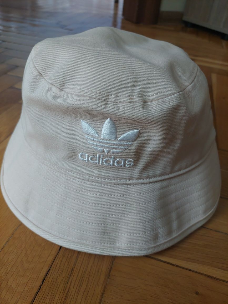 Adidas originals шапка