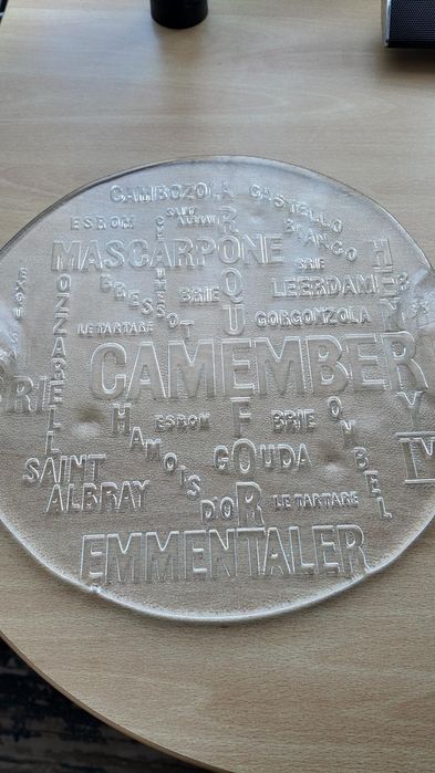 Дизайнерска чиния за сирена