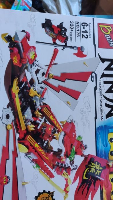 Нов запечатан конструктор Ninja Movie Thunder Swordsm съвместим с Lego