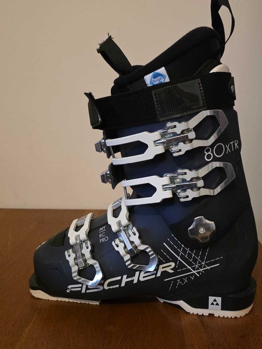 OCAZIE!CLĂPARI FEMEI -mărimea 40-41 ,folosiți o singură dată-450 ron