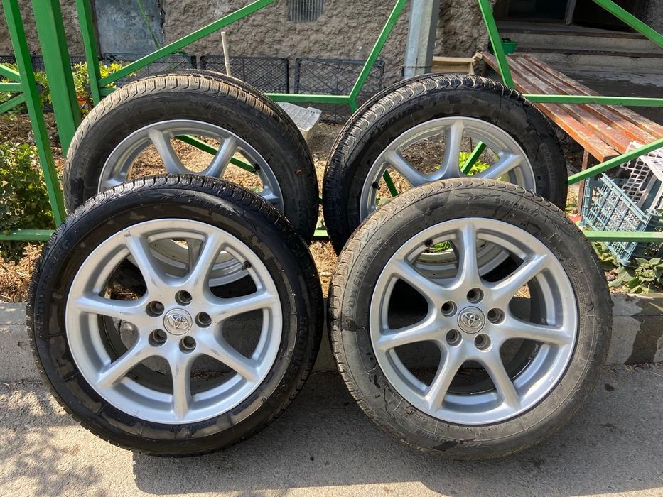 Диск от ЕСТИМЫ с зимней покрышкой 215/55/17