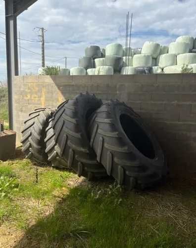 Michelin
Dimension arrière 520/70R38 x2
Dimension avant 480/70R24 x2