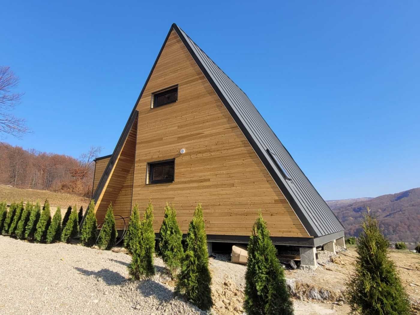 Casa si Cabana stil A-Frame pe structura de lemn