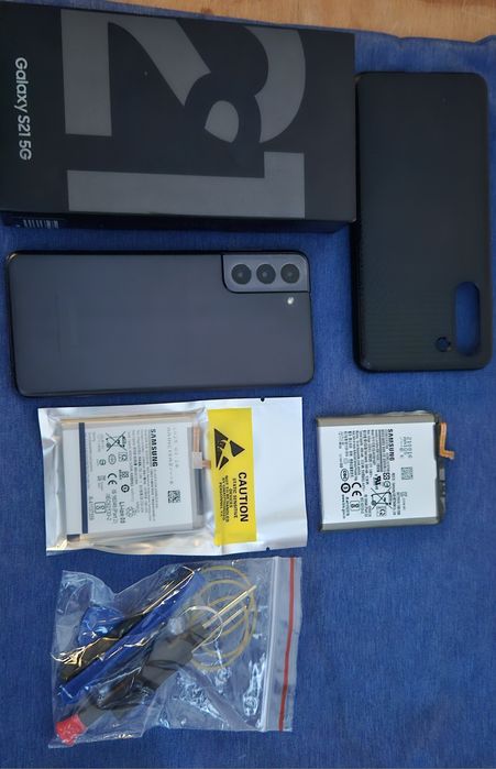 Telefon Samsung Galaxy s21 + baterii noi originale(2) +husa