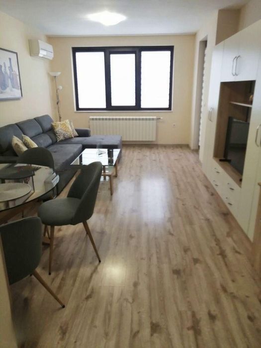 Тристаен апартамент в центъра на София.