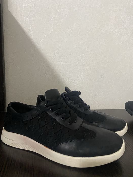 Мужские кроссовки в хорошем состоянии