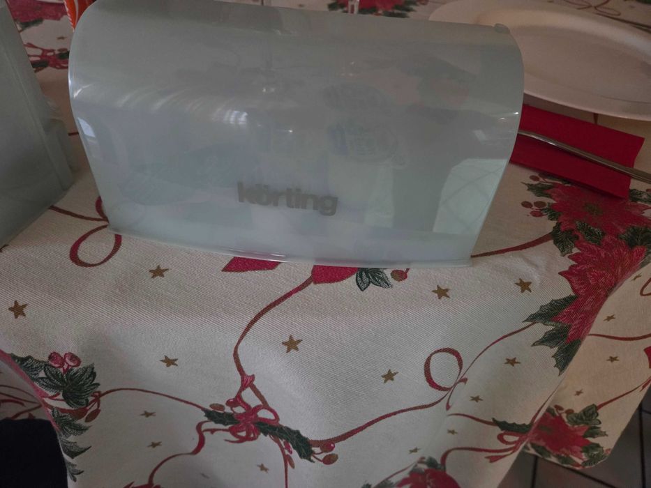 Хладилник с фризер за вграждане на части