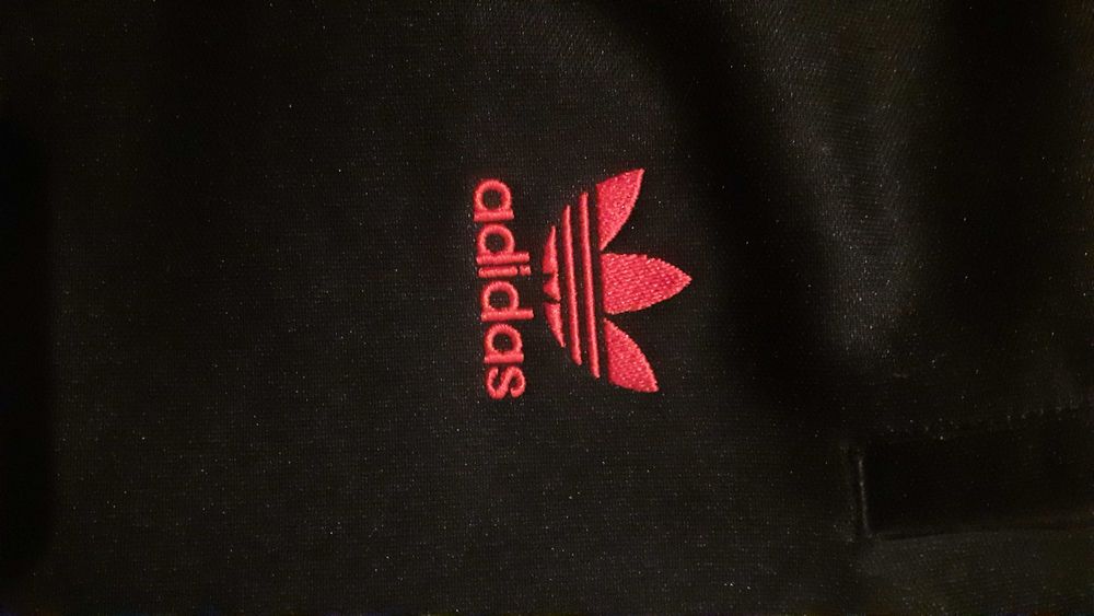 Pantaloni Adidas Performance si Adidas Originals