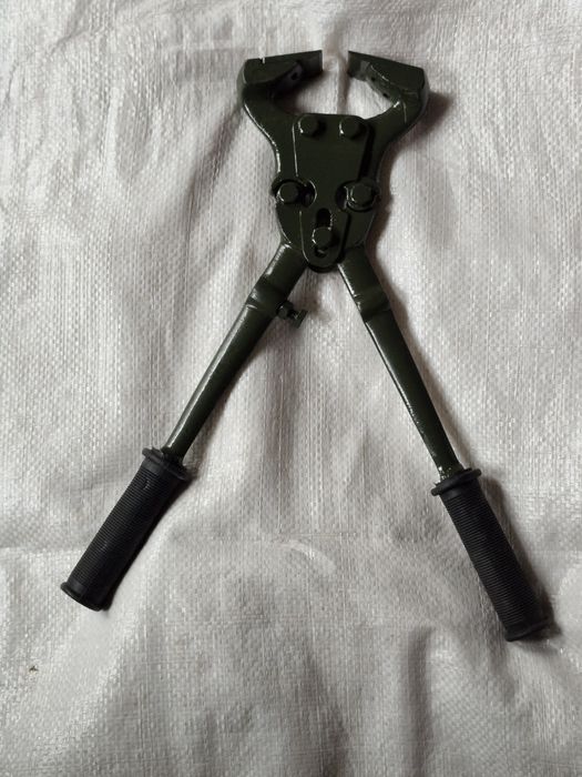 Clește de curățat copite vaci cai