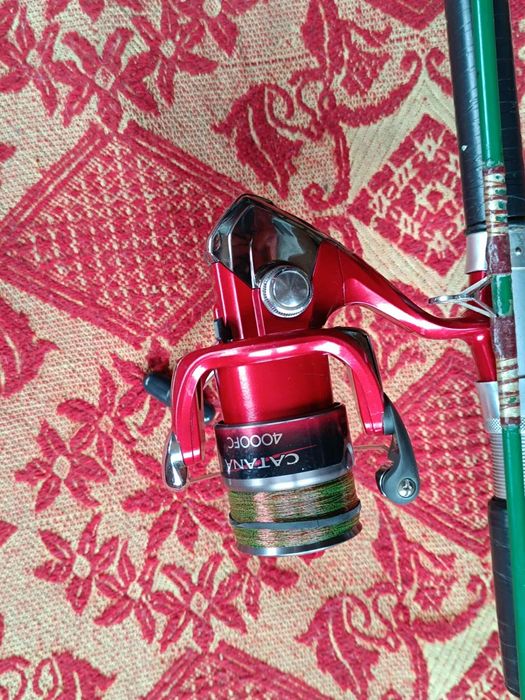 Продавам Рибарски въдици и Макари