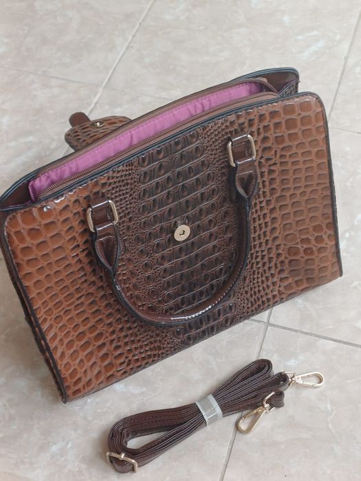 Poșetă damă maro – nouă, piele ecologică, elegantă și practic