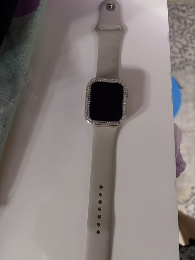 Продам apple watch SE