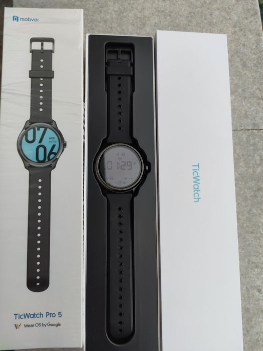 Смарт часовник TicWatch Pro 5