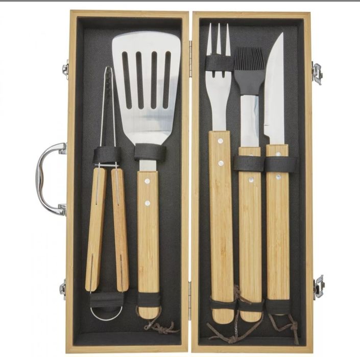 Vând set ustensile  grătar nou!