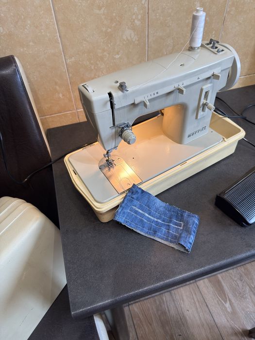 Masina de cusut surfilat si butoniere Singer Merrit Germania