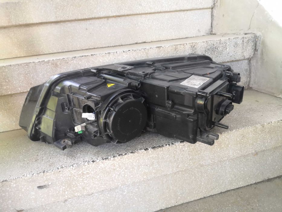 Фар Audi A8 Bi-Xenon LED десен/Фар Ауди А8 Оригинален