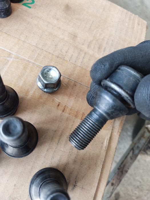 BMW Секретни болтове Оригинални