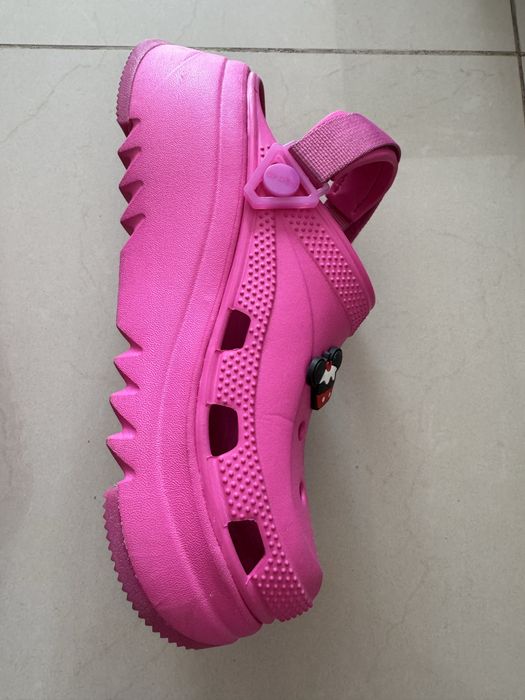 Crocs platforma roz