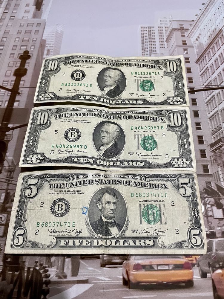 Bancnote Vechi Vintage De 10 si 5 Dolarii din Anul 1977si 1974