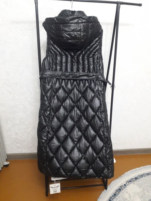 Пуховик-жилет женский зимний