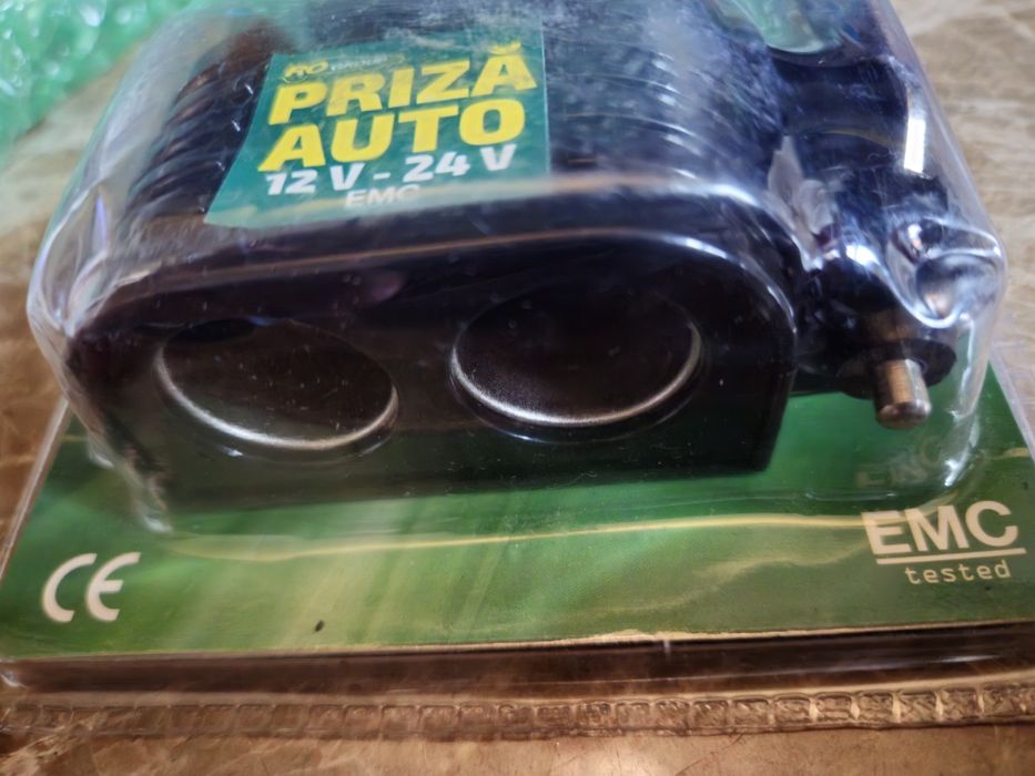 Priza tripla auto