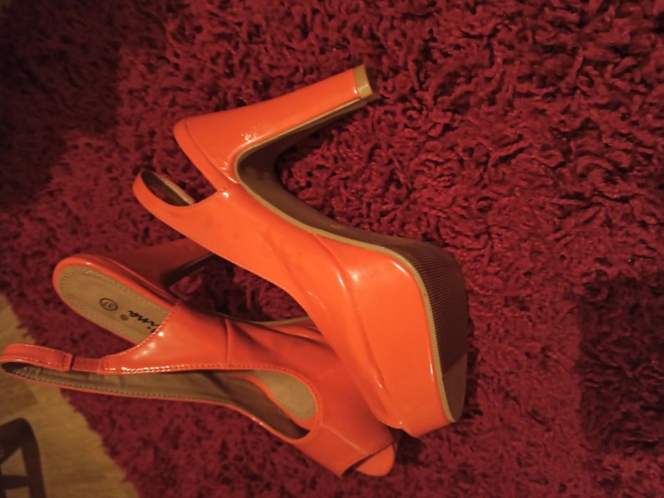 Sandale noi mărime 37