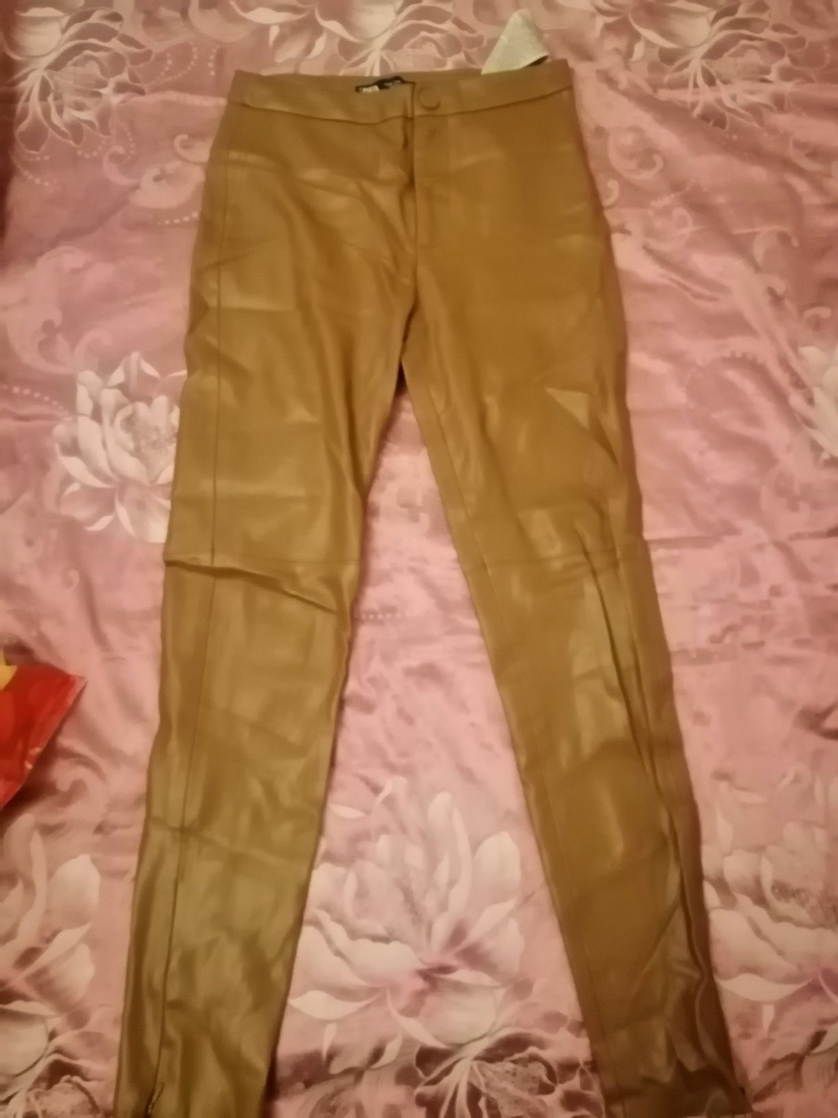 Pantaloni piele Zara