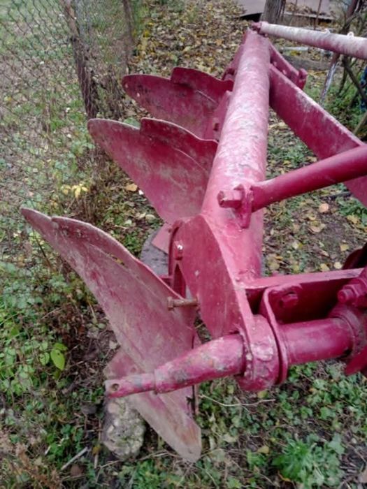 De vânzare plug și aripi pentru tractor!