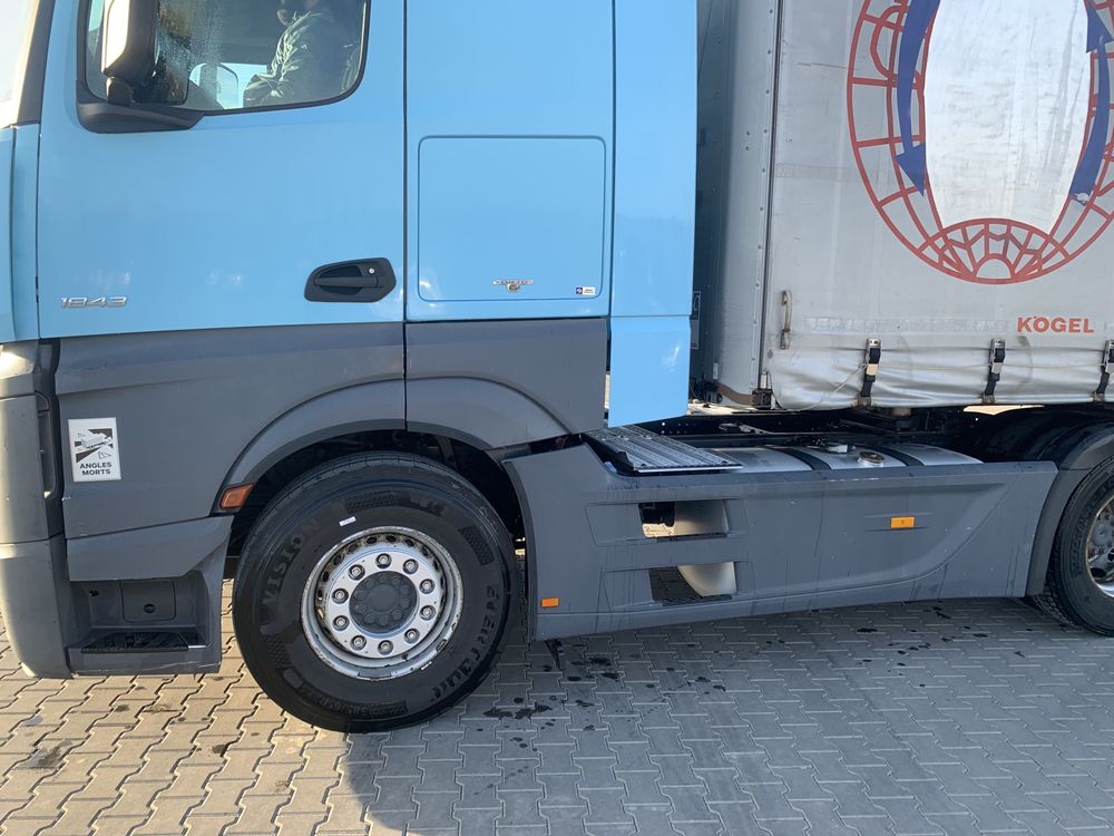 Mercedes Actros 1843
