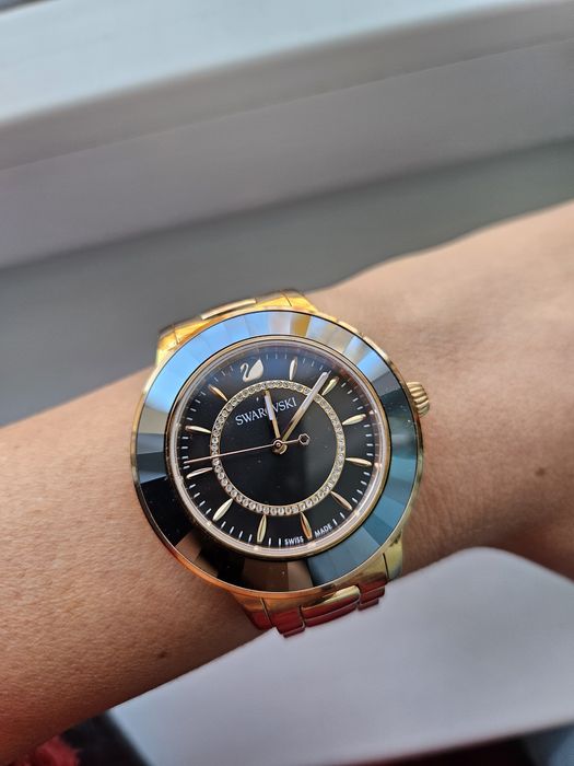 Ceas Swarovski auriu cu negru