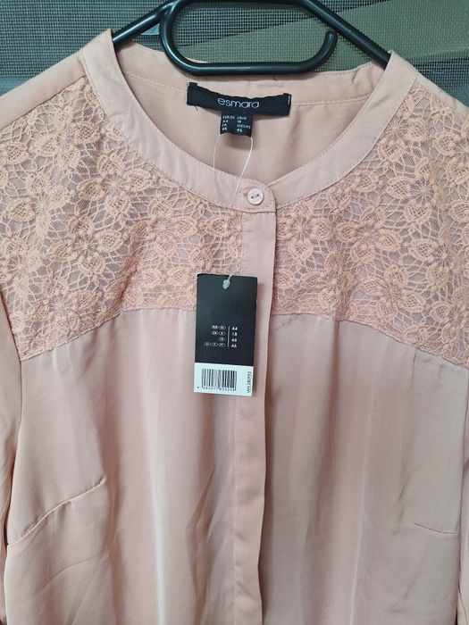 Camasa bej roze accesorizata cu dantela